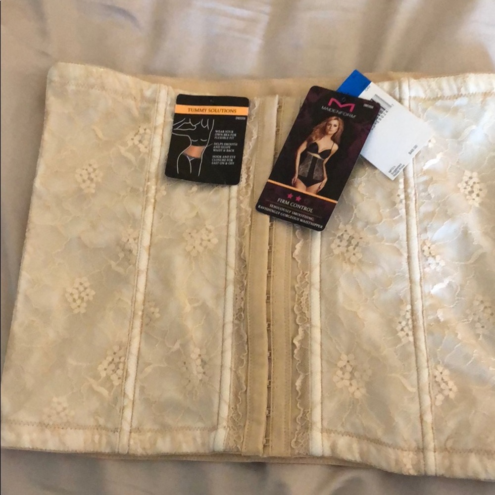 NWT Maidenform firm control waist nipper